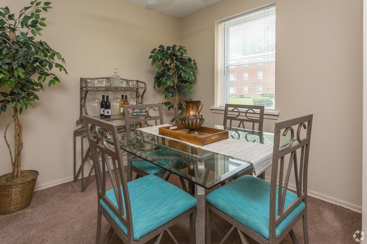 Ellacott Parkway Apartments - Photo 4 of 50