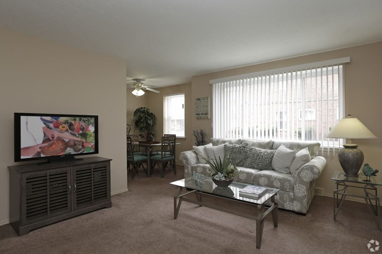 Ellacott Parkway Apartments - Photo 5 of 50