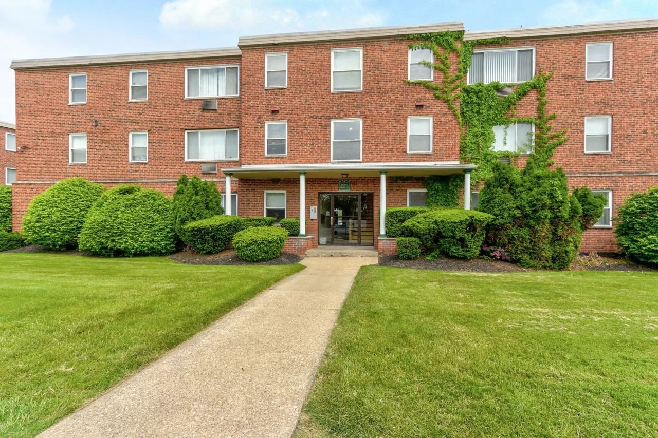 Ellacott Parkway Apartments - Photo 4 of 50