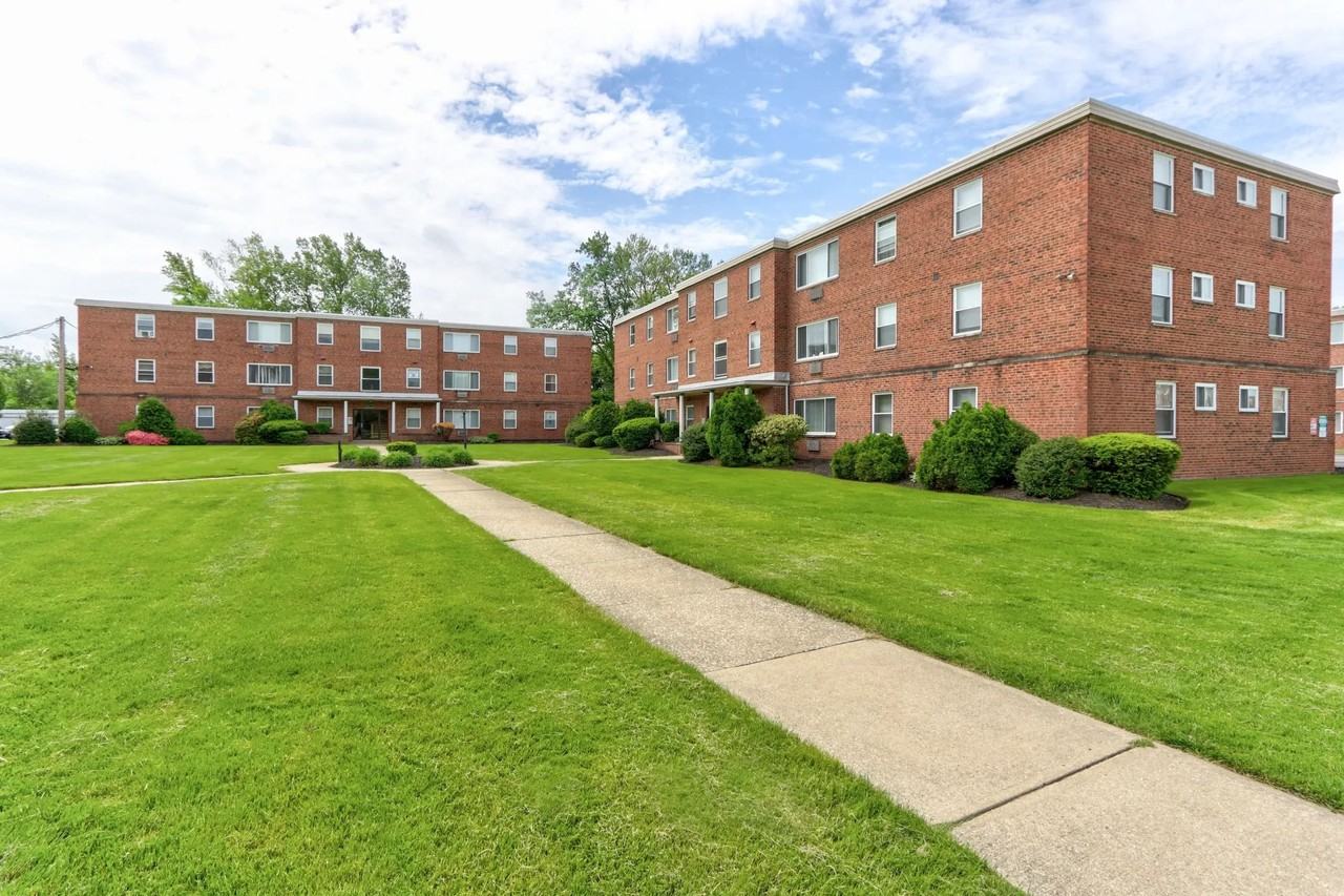 Ellacott Parkway Apartments - Photo 2 of 50