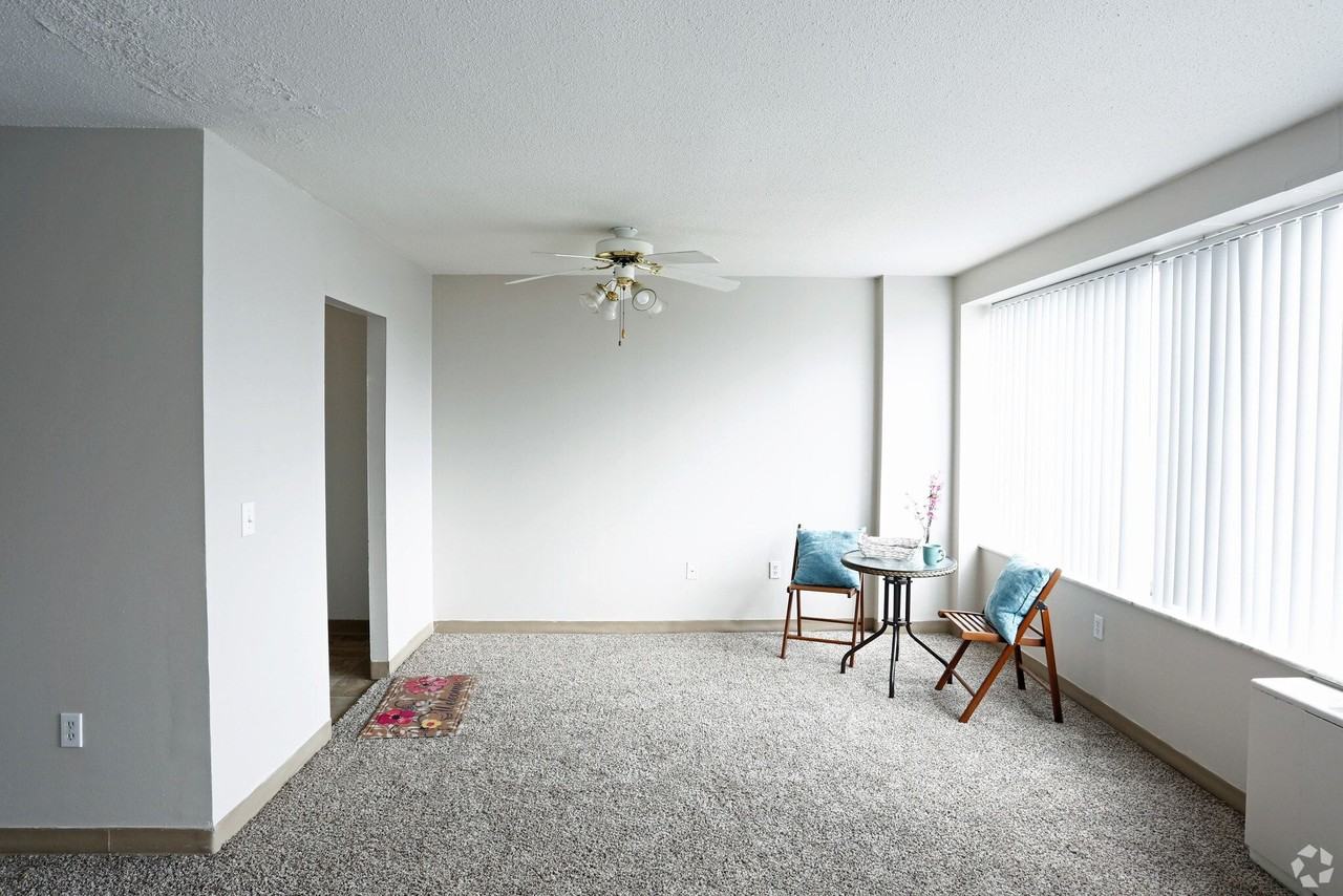 Executive Towers Apartments - Photo 4 of 50