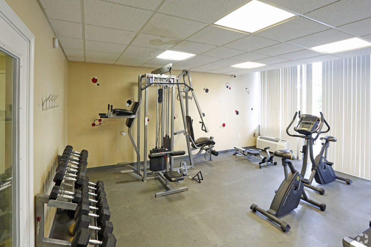 Executive Towers Apartments - Photo 6 of 50