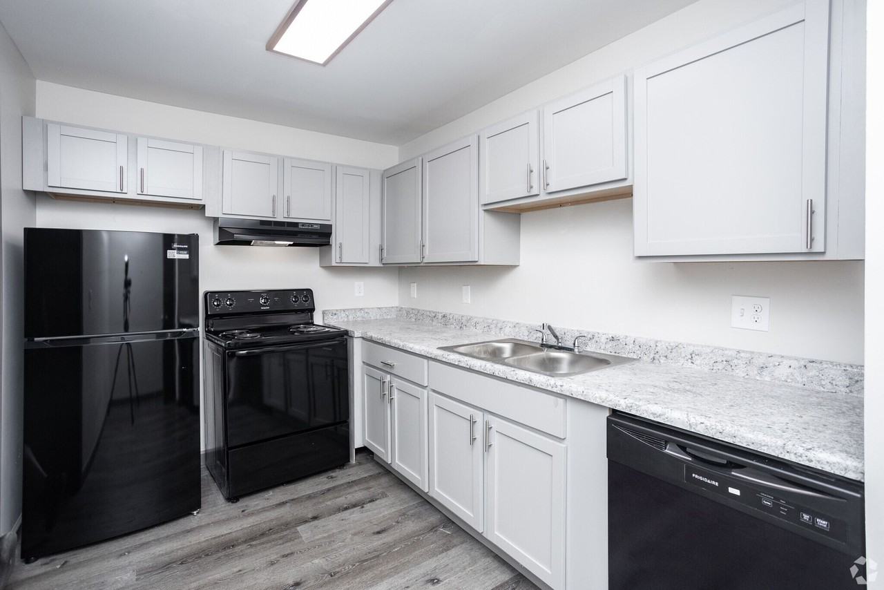 Newport Glen Apartments - Photo 2 of 21