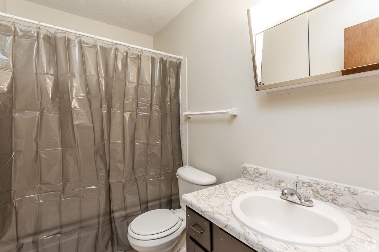 Nottingham Court Apartments - Photo 7 of 48