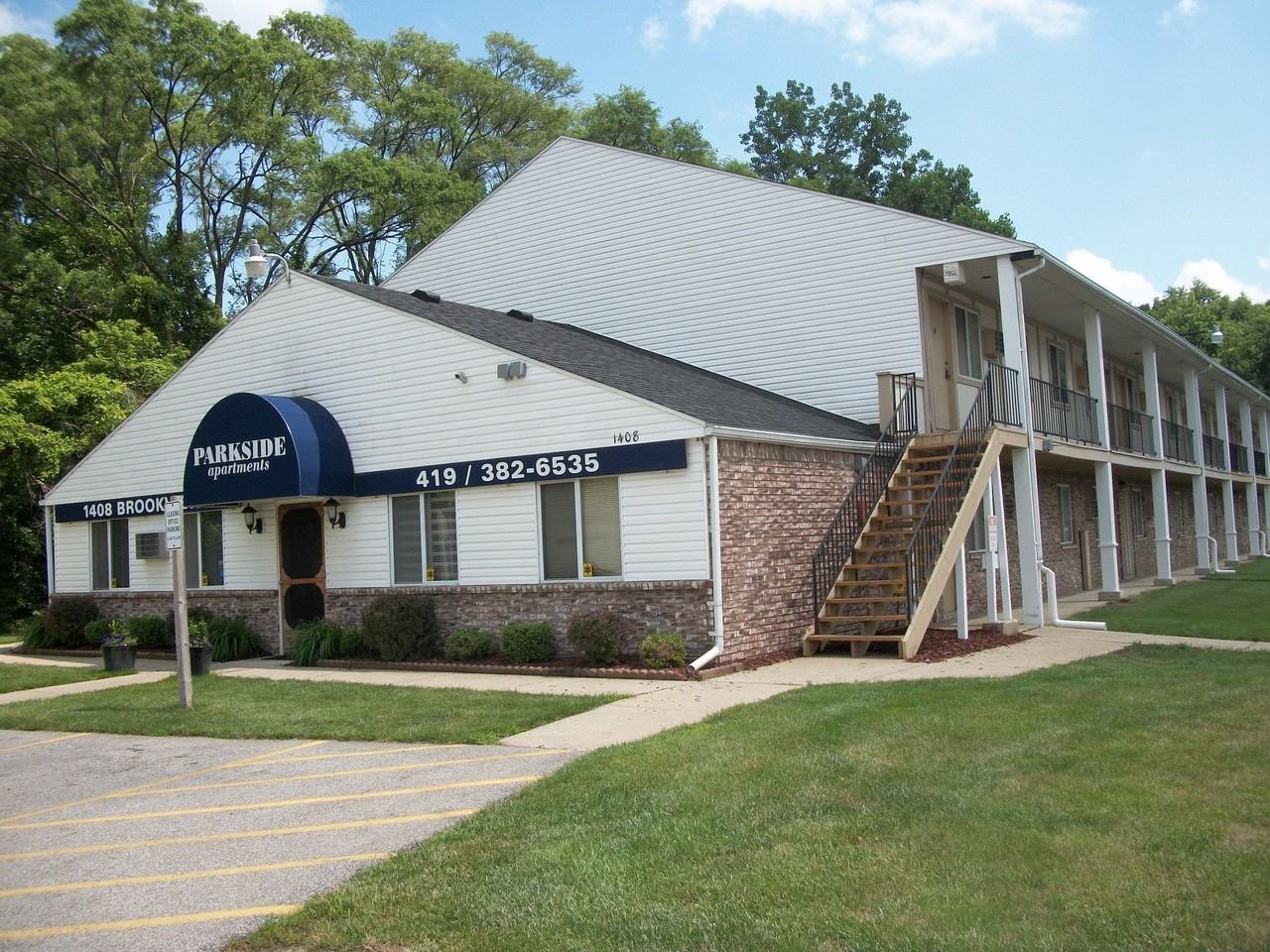 Parkside Apartments - Photo 4 of 31