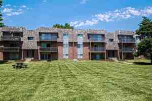 featured image of 8633 Q Plz