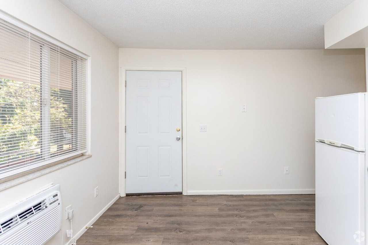 The Vue @ 214 Apartments - Photo 4 of 18