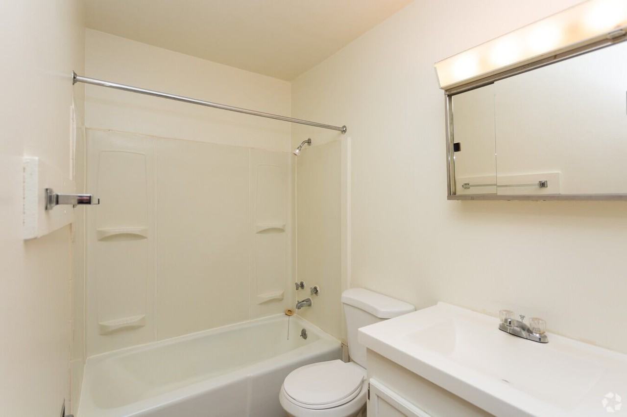 The Vue @ 214 Apartments - Photo 7 of 18