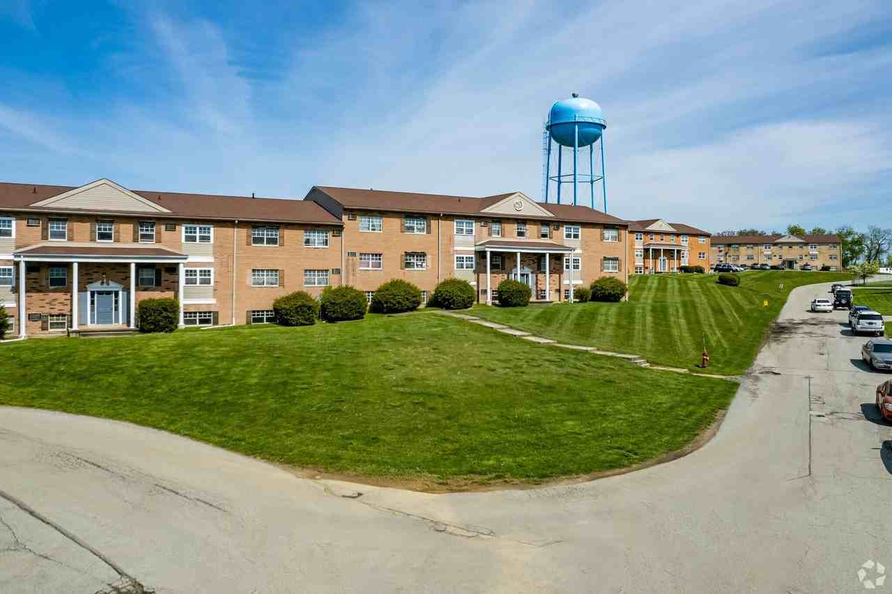 West Hills Village Apartments 154 W Hills Dr, Greensburg, PA 15601