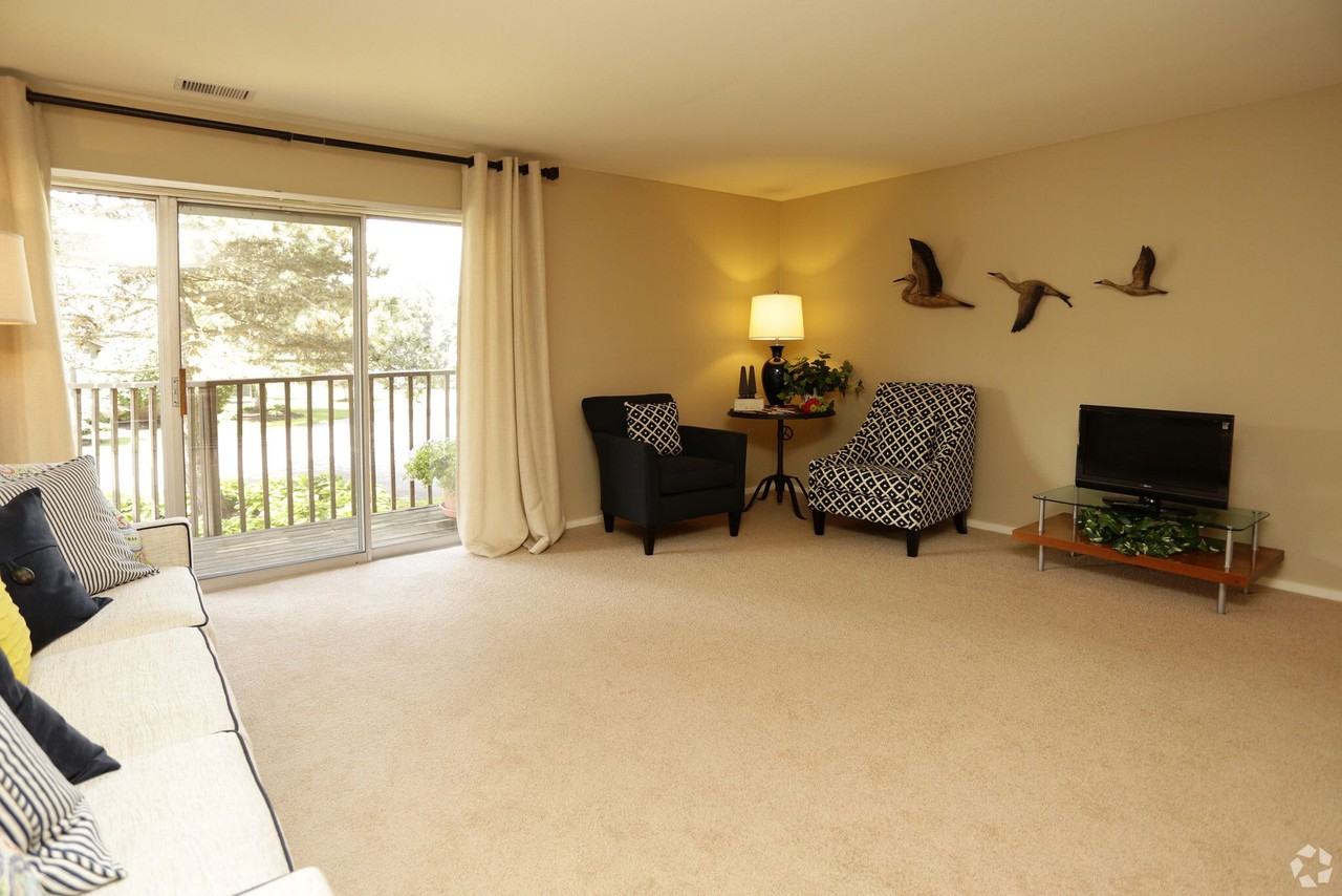 Sutton Club Apartments - Photo 4 of 24