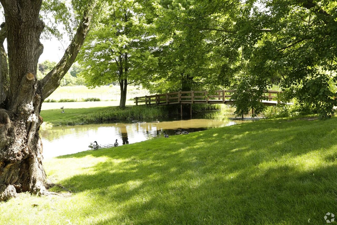 Sutton Club Apartments - Photo 5 of 24