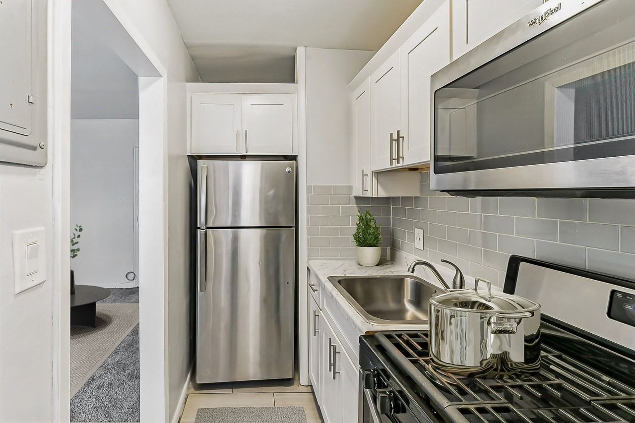 Bayview Apartments - Photo 3 of 11