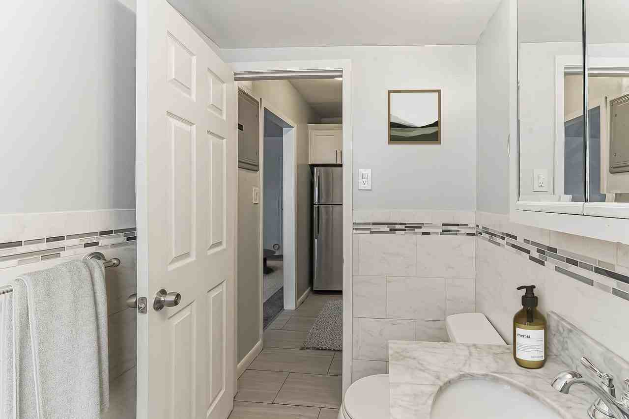 Bayview Apartments - Photo 6 of 11