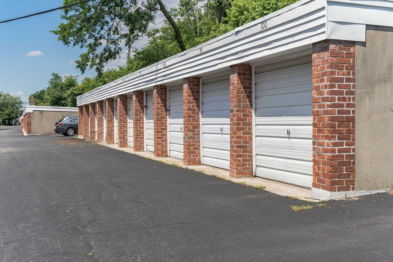 Eagle Rock Apartments at Hicksville & Jericho - Photo 6 of 12