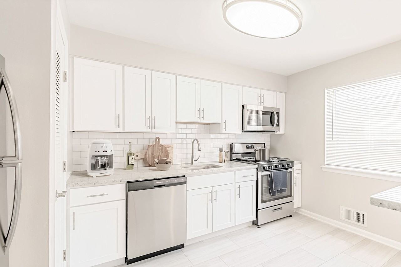 Eagle Rock Apartments at North Plainfield - Photo 7 of 32