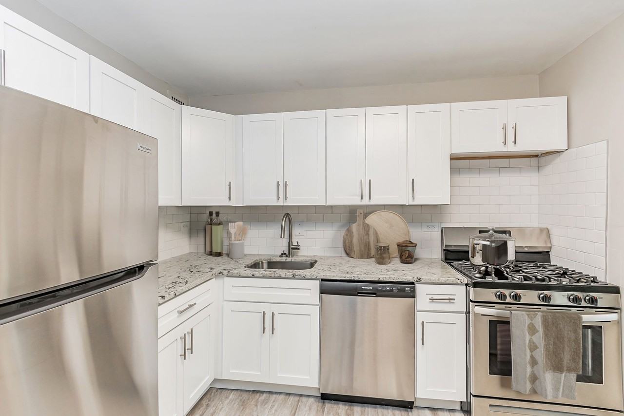 Merrill House Apartments - Photo 3 of 27