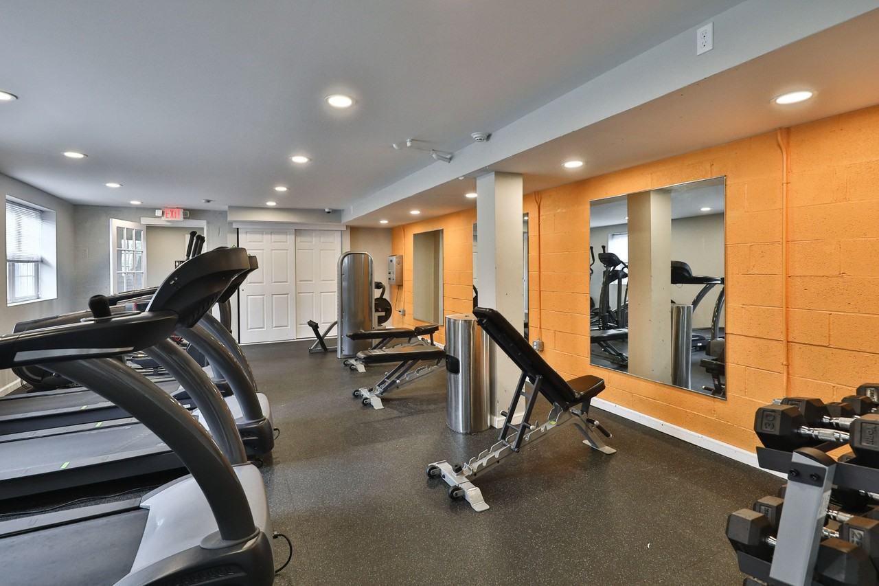 Canterbury Apartments - Photo 7 of 14