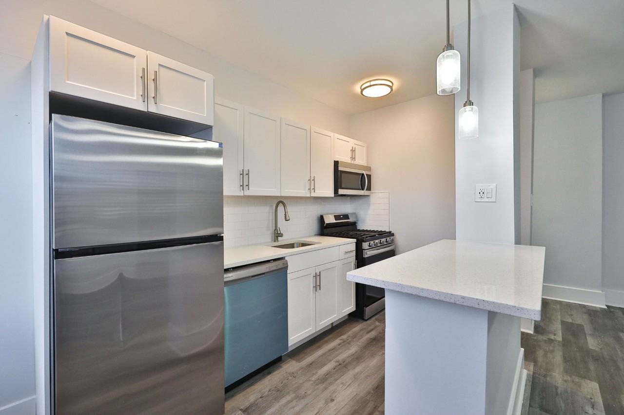 Fairfax Apartments - Photo 7 of 47