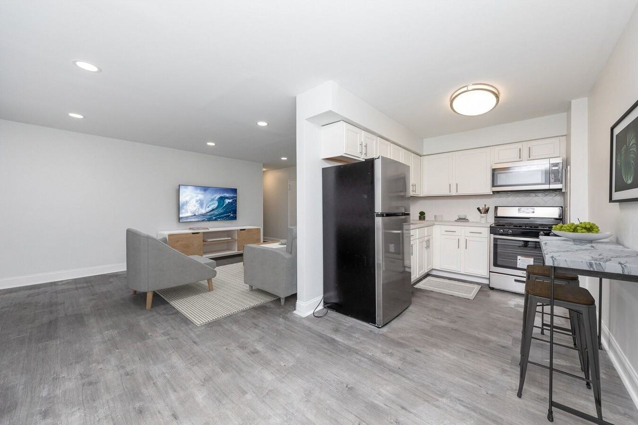 Oxford Apartments - Photo 7 of 25