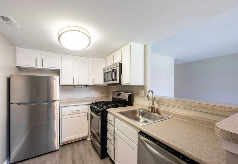 Racquet Club Apartments and Townhomes - Photo 6 of 48