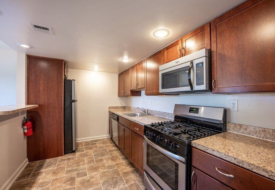 Racquet Club Apartments and Townhomes - Photo 7 of 48