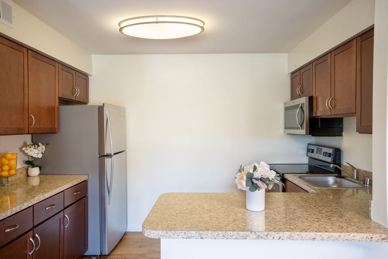 Ridgeview Apartments - Photo 7 of 37