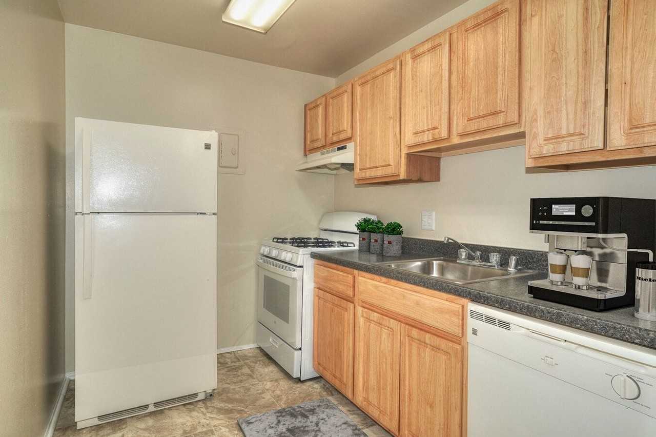 Sussex Square Apartments - Photo 4 of 29