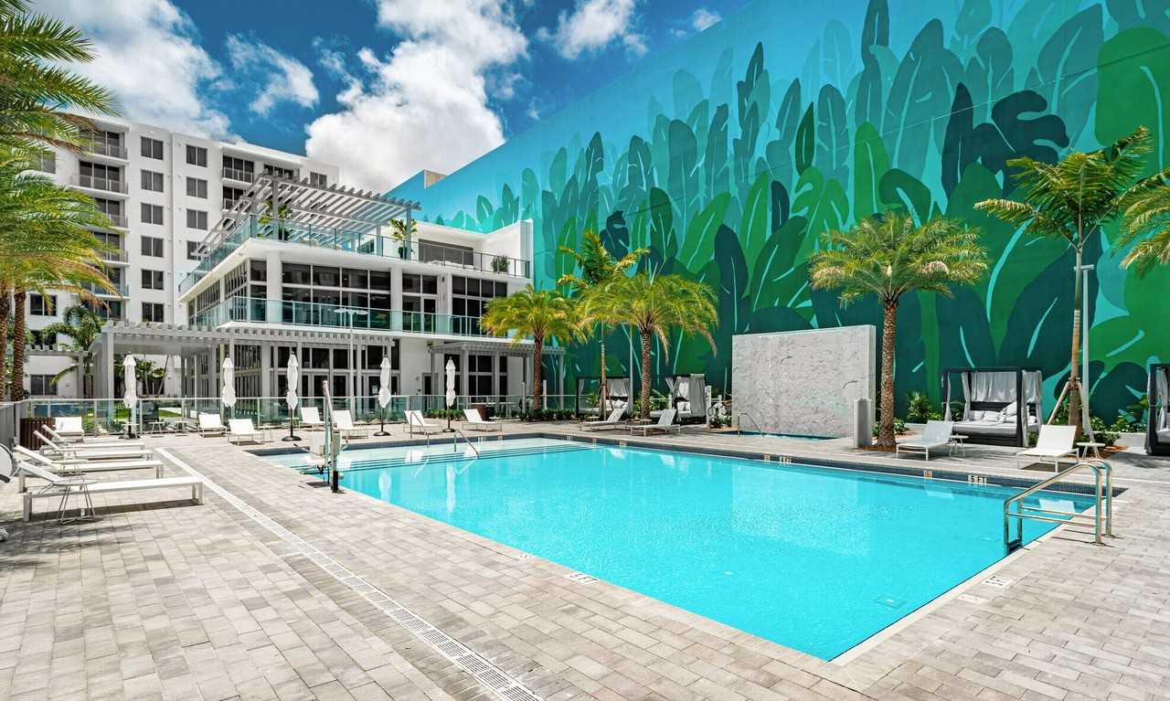 Avery Dania Pointe Apartments - Photo 2 of 35