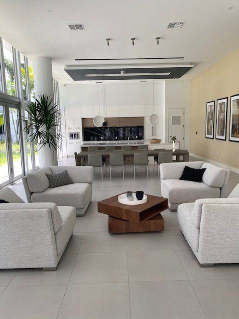 Avery Dania Pointe Apartments - Photo 4 of 35