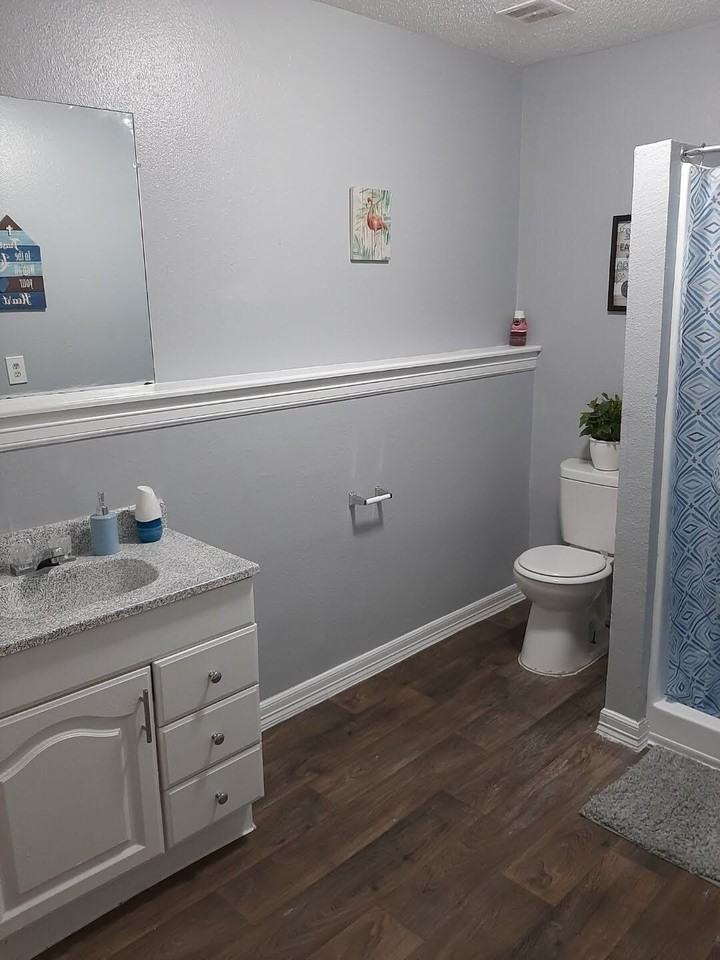 Coral Manor Apartments - Photo 3 of 18