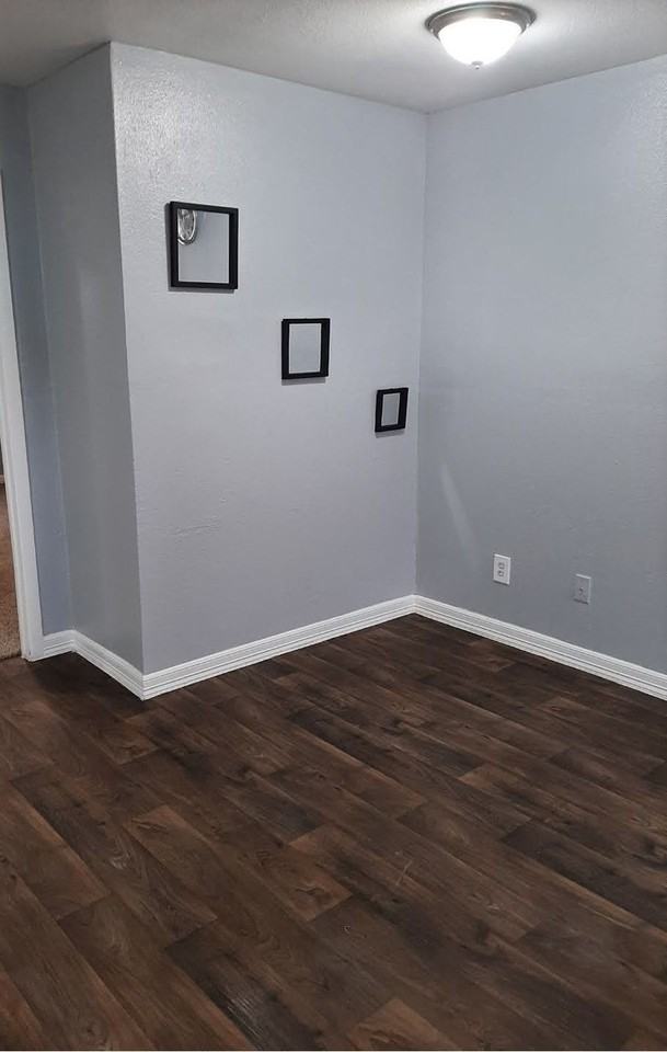 Coral Manor Apartments - Photo 4 of 18