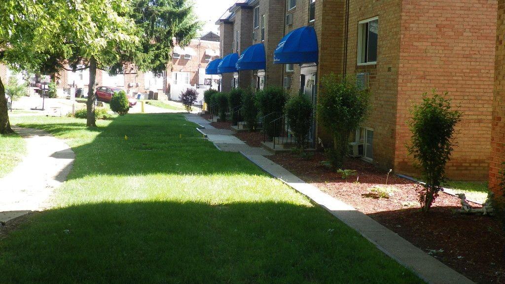 Renshaw Apartments - Photo 4 of 13