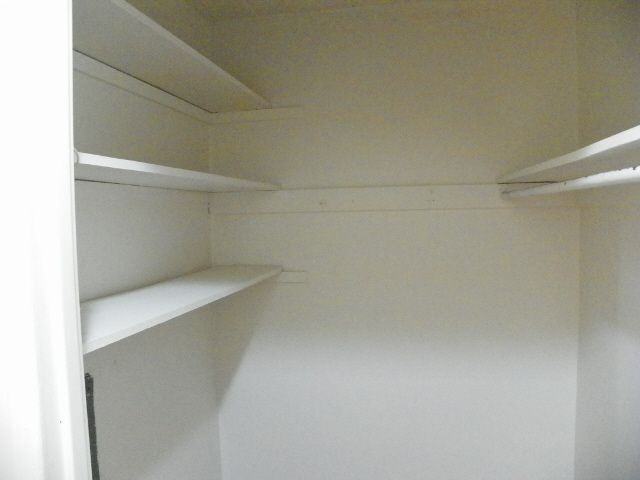 Renshaw Apartments - Photo 4 of 10