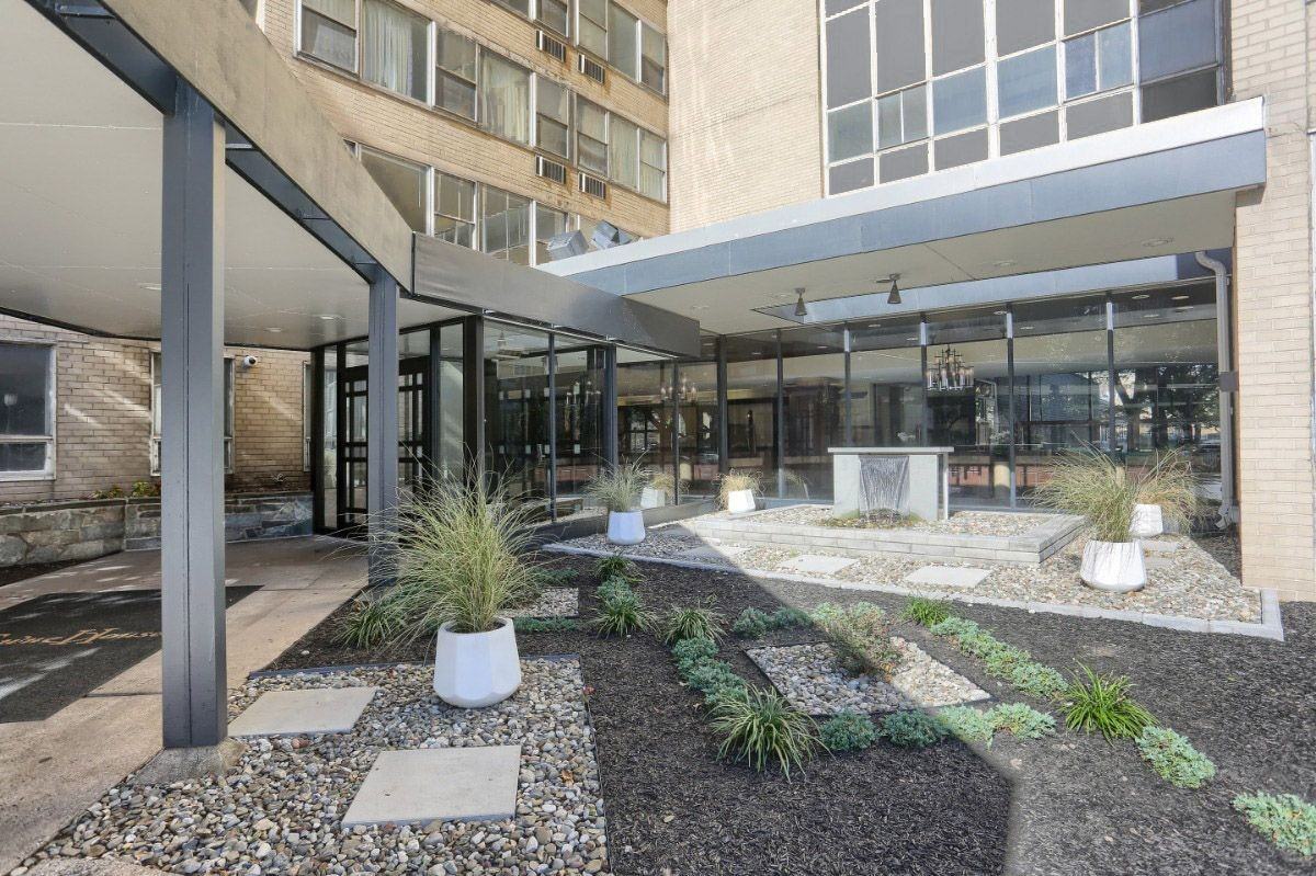 Towne House Apartments - Photo 3 of 25