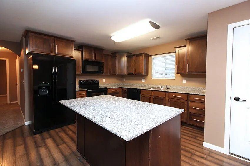 Bridgeview Bay Condos - Photo 5 of 8