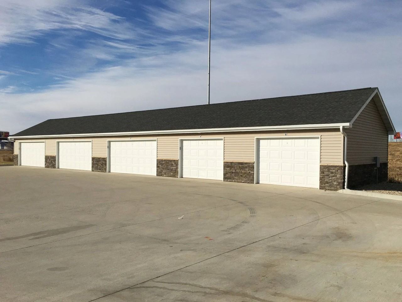 Bridgeview Bay Condos - Photo 7 of 8