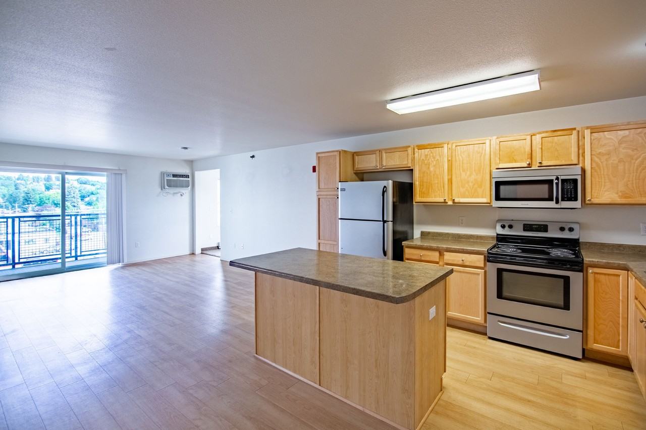 Collins Place Apartments - Photo 6 of 13