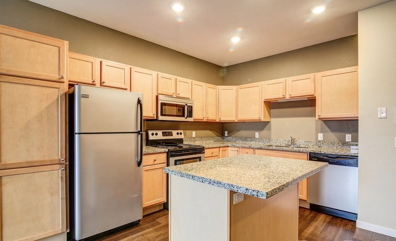 Lakewood Estates Apartments - Photo 2 of 18