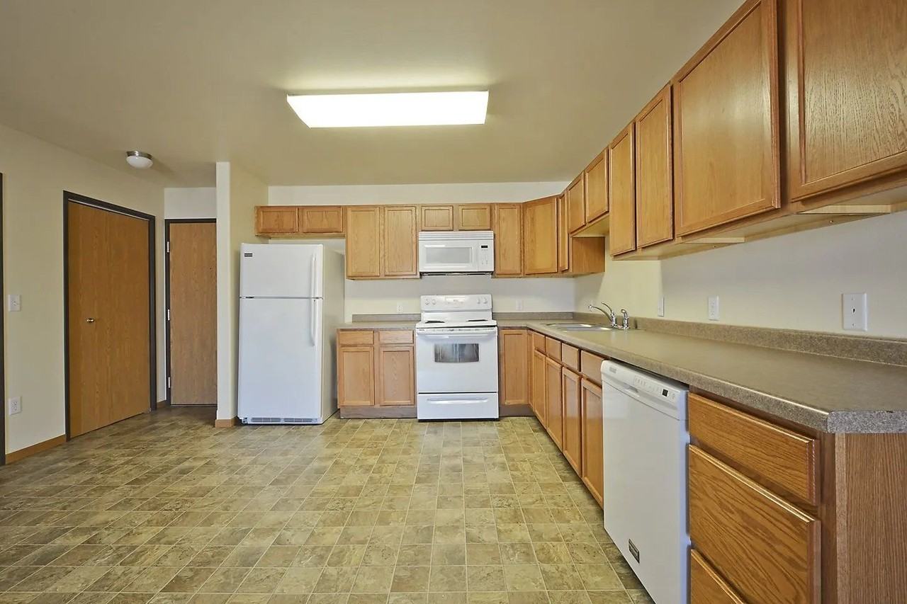 Paramount at the Bluffs Apartments - Photo 3 of 21