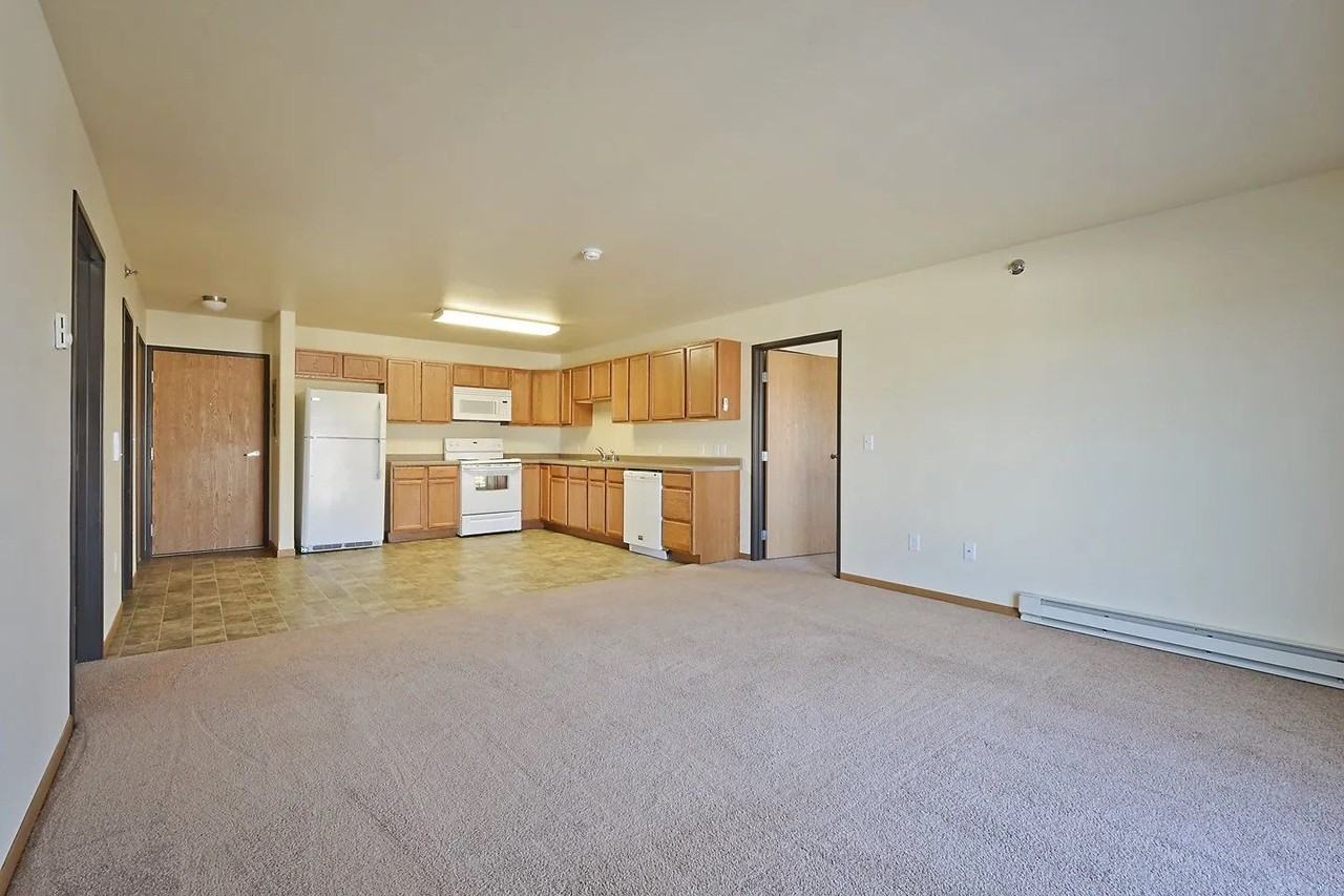 Paramount at the Bluffs Apartments - Photo 4 of 21