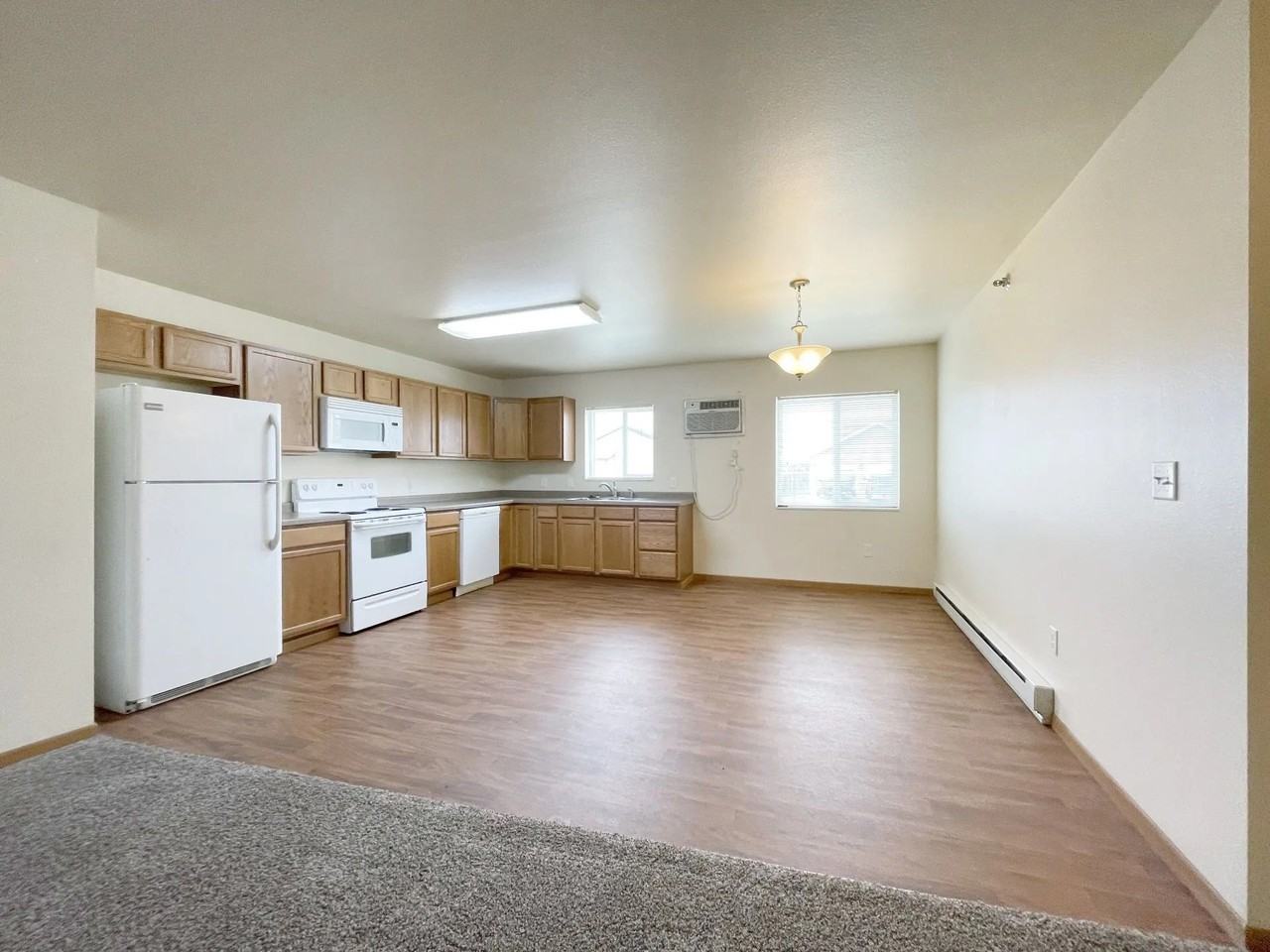 Paramount at the Bluffs Apartments - Photo 7 of 21