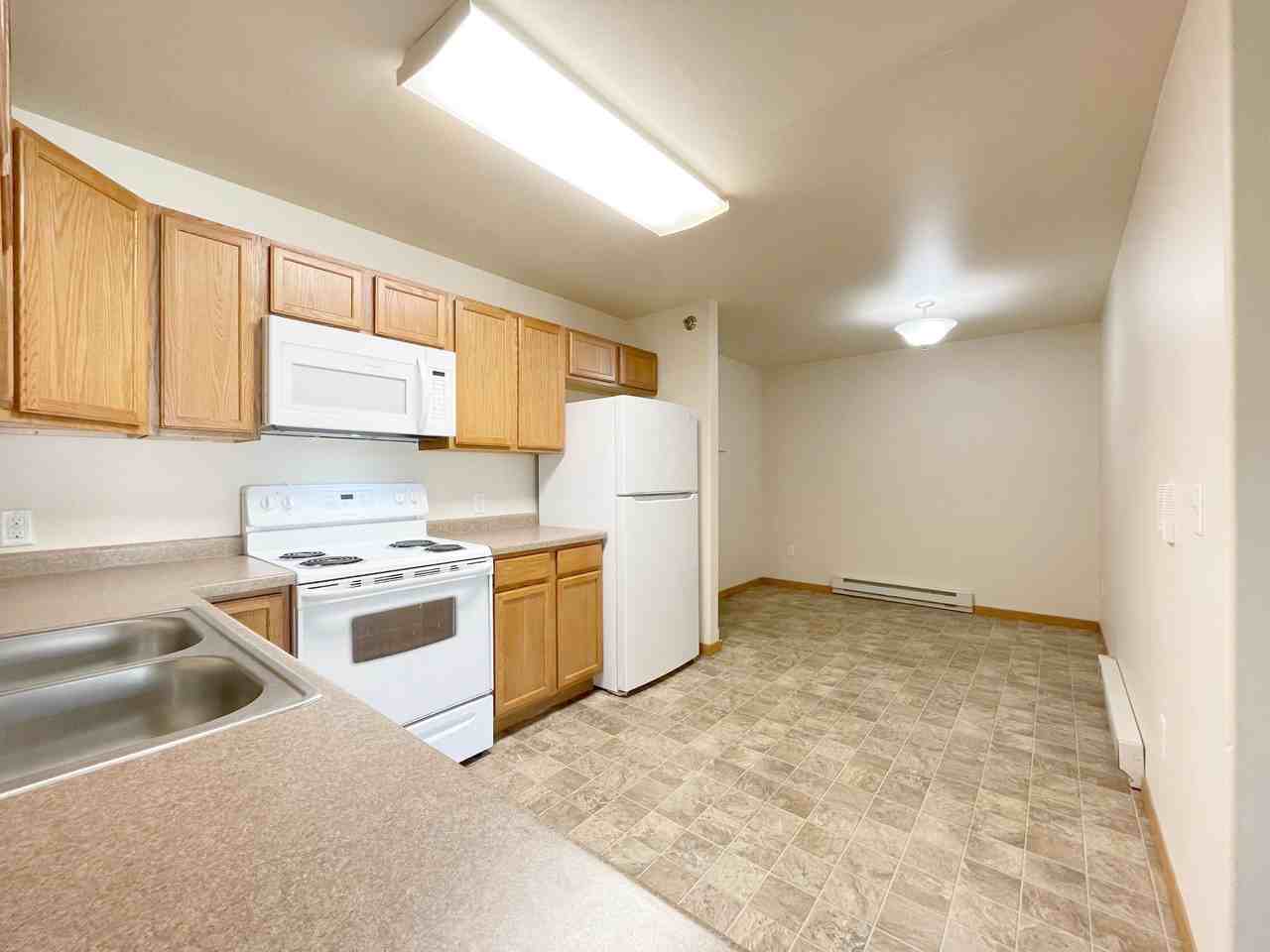 Paramount at the Bluffs Apartments - Photo 7 of 37