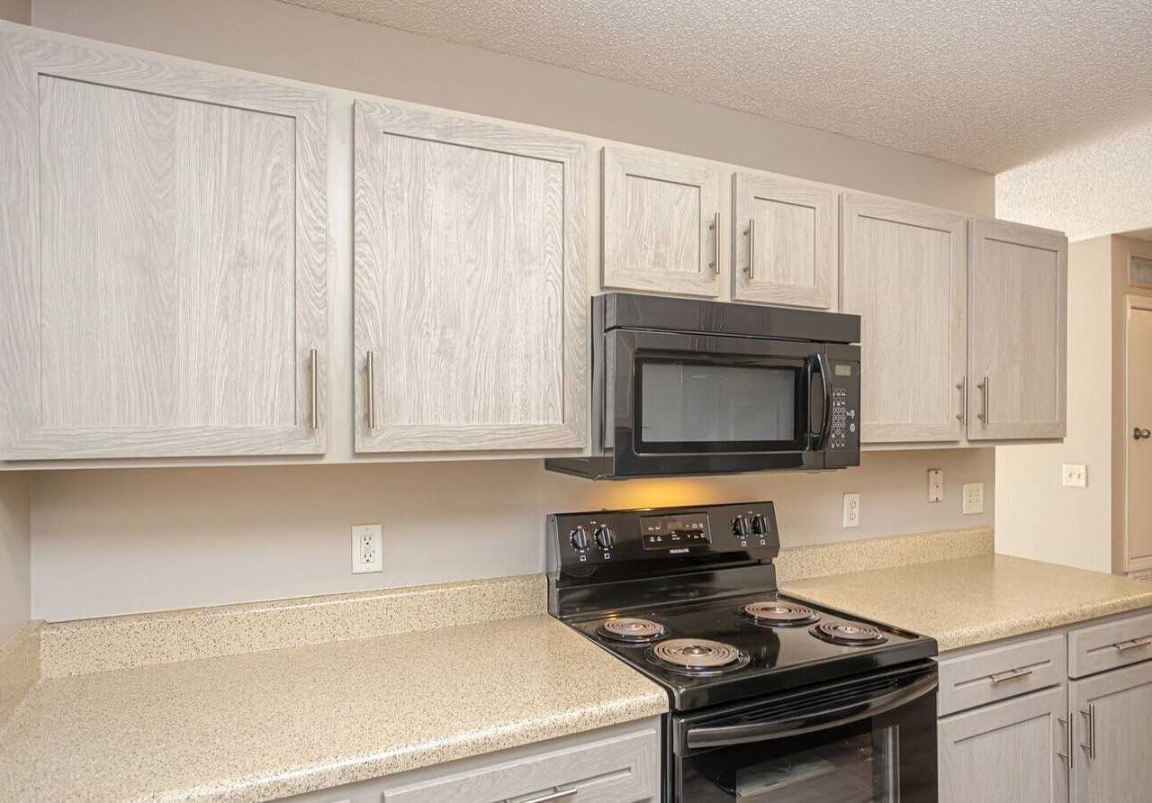 Hampton House Apartments - Photo 6 of 19