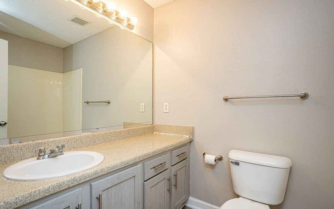 Hampton House Apartments - Photo 7 of 19