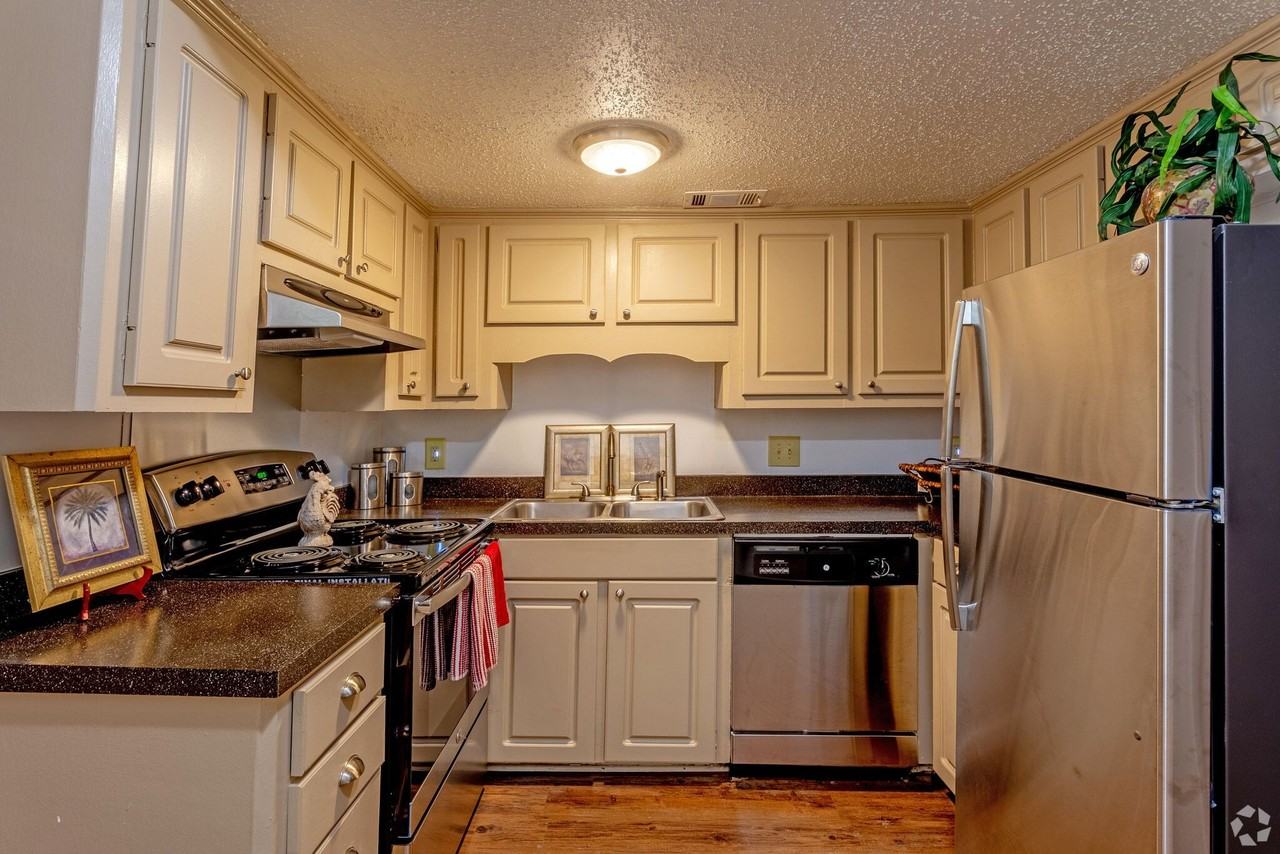 Lake Forest Apartments - Photo 3 of 21