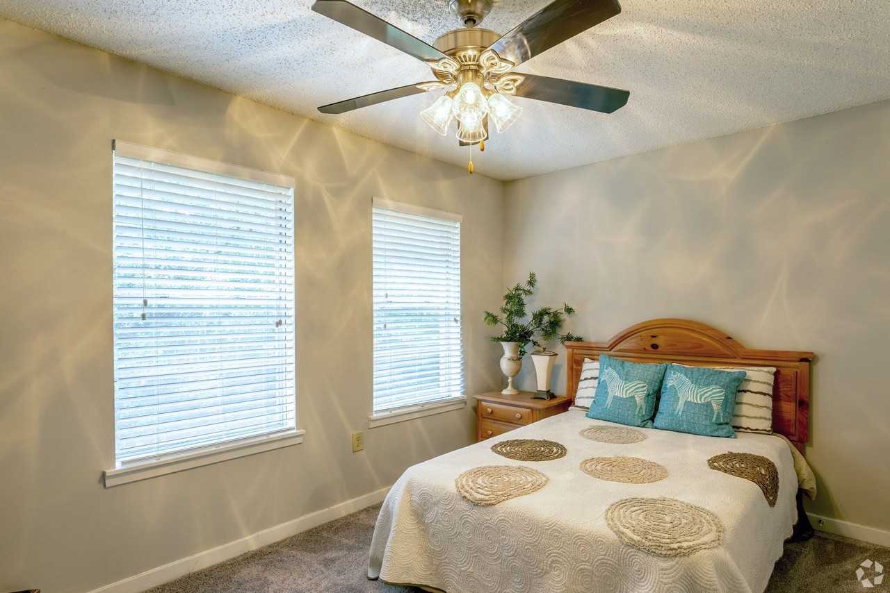 Lake Forest Apartments - Photo 6 of 21