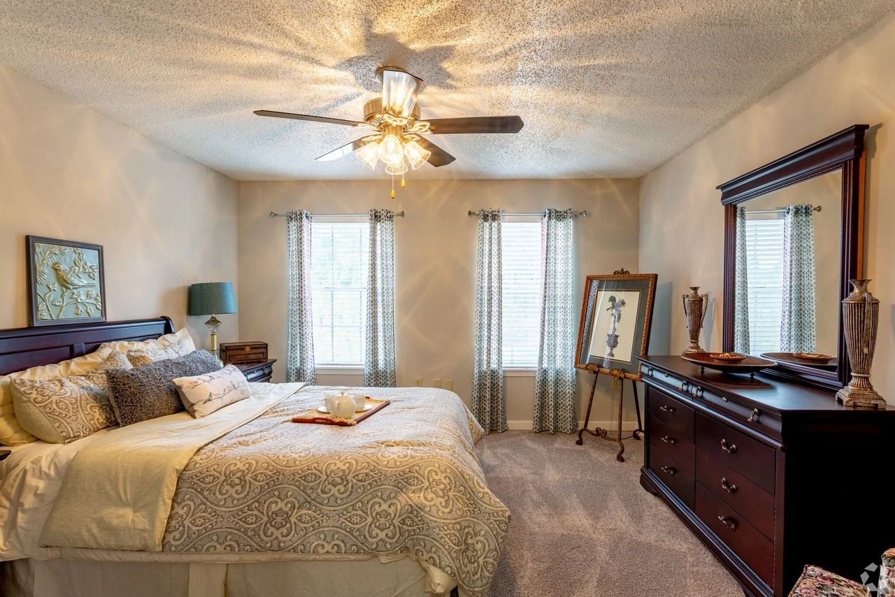 Lake Forest Apartments - Photo 7 of 21