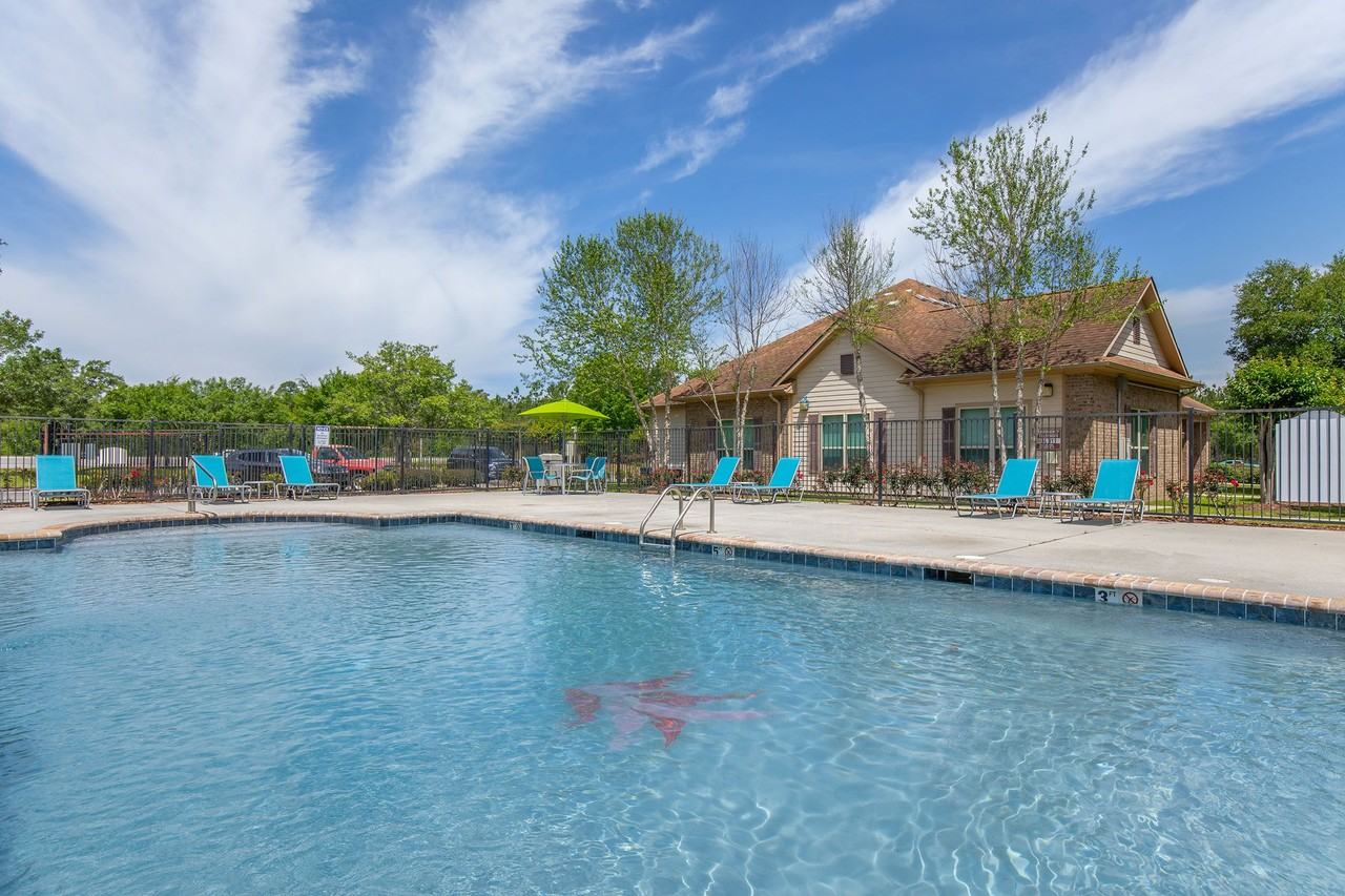 Ocean's 57 Apartments - Photo 4 of 44