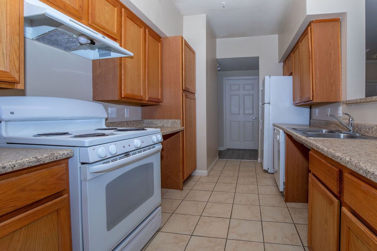 Ocean's 57 Apartments - Photo 5 of 44