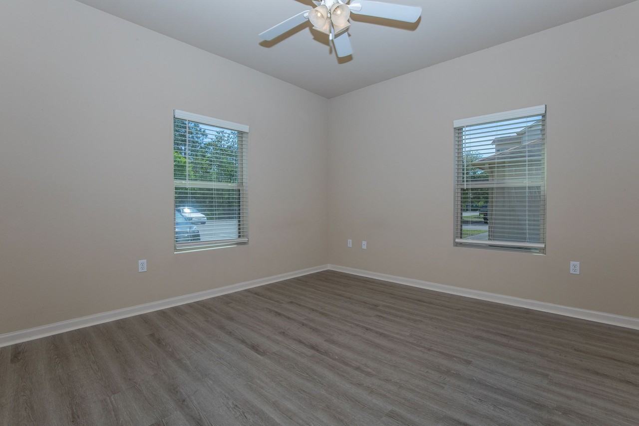 Ocean's 57 Apartments - Photo 6 of 44